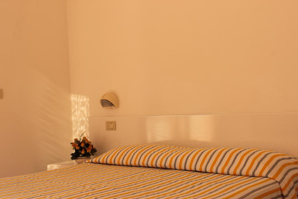 Residence Azzurro Massignano Pokoj fotografie